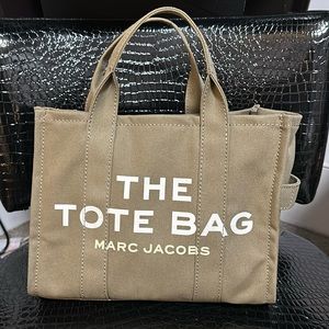 Marc Jacobs: The Tote Bag (Medium) in Slate Green